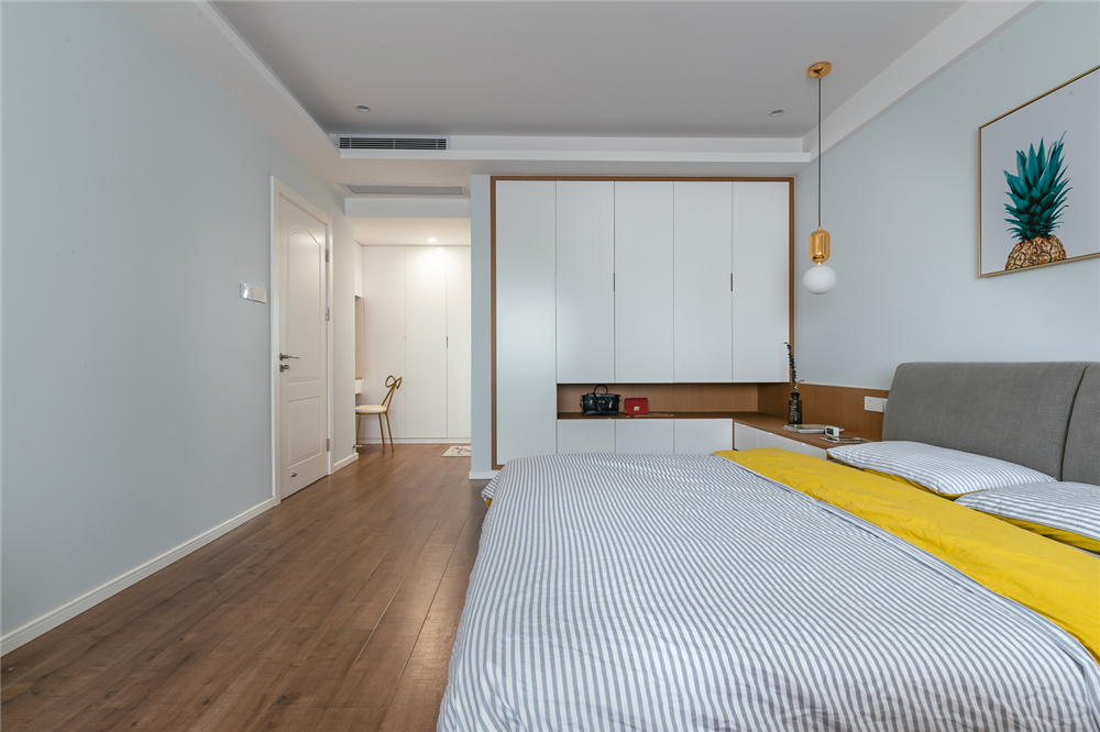 轉(zhuǎn)角衣柜怎么設計才能合理利用“死角”?(圖3) 轉(zhuǎn)角衣柜怎么設計才能合理利用“死角”?(圖3)