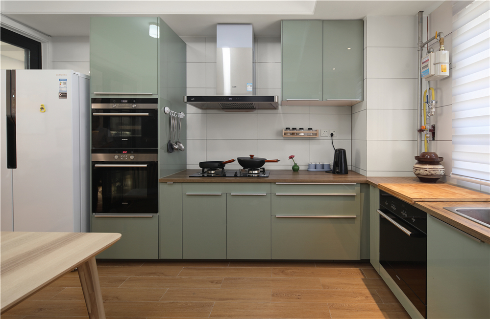 定制櫥柜價(jià)格怎么算 多少錢一個(gè)?(圖1) 定制櫥柜價(jià)格怎么算 多少錢一個(gè)?(圖1)