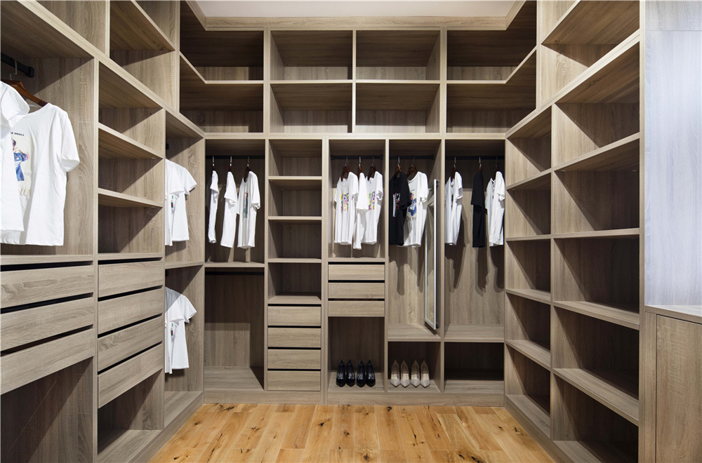 定制衣柜多少錢一平方?(圖1) 定制衣柜多少錢一平方?(圖1)