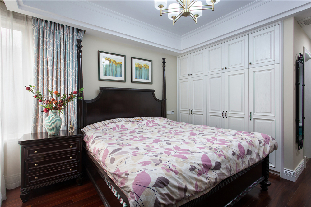 原木定制衣柜價(jià)格貴不貴？(圖1)