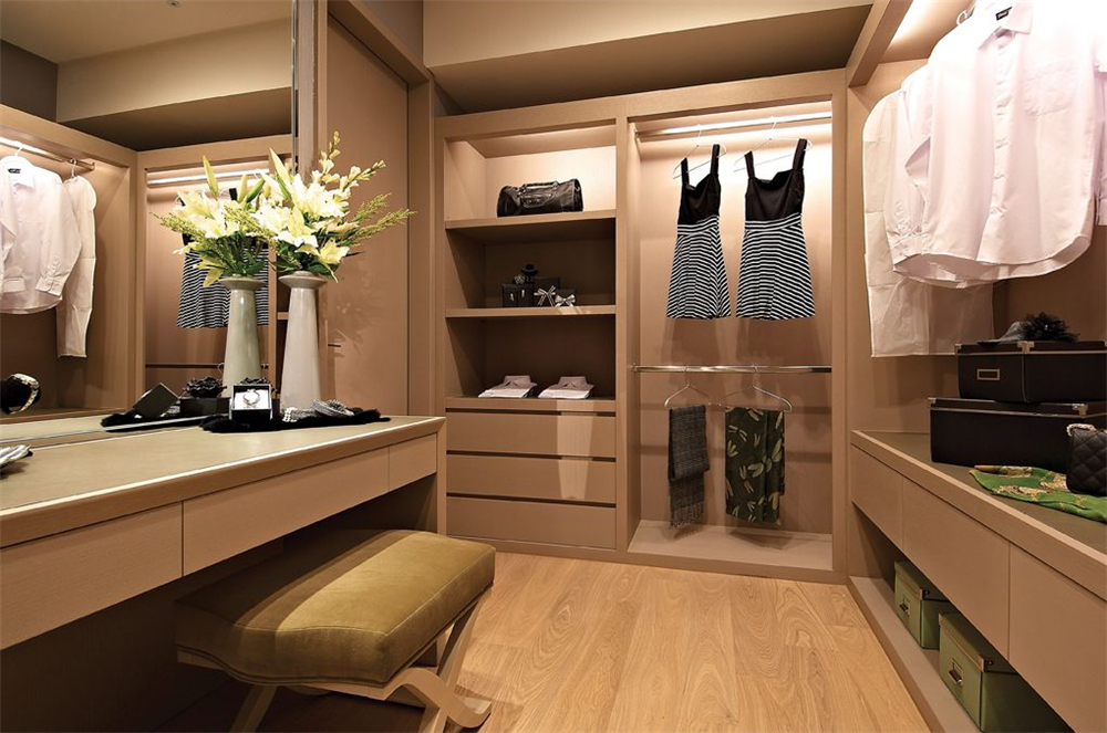 衣柜定制要多少錢 價格怎么算?(圖1) 衣柜定制要多少錢 價格怎么算?(圖1)