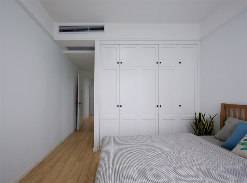 定制到頂衣柜好不好，有哪些優(yōu)缺點？(圖1)